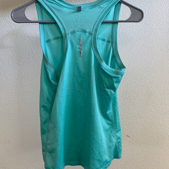 Dri-Fit Nike Miler Tank - Picture 4 of 5